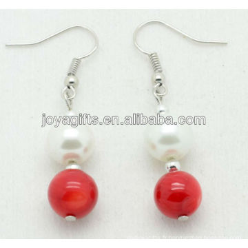 Perles naturelles de corail rouge avec boucles d&#39;oreilles en perle d&#39;eau douce